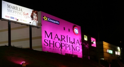 Marília Shopping ilumina fachada em comemoração a Campanha