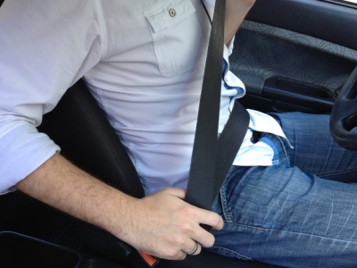 Usar cinto de segurança no banco traseiro tem de virar hábito