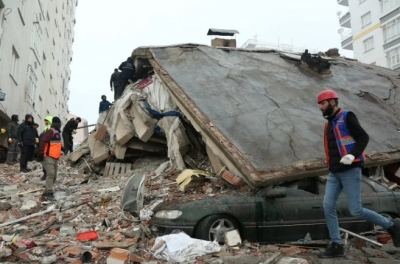 Terremoto deixa mais de 2 mil mortos na Turquia e na Síria. Veja imagens