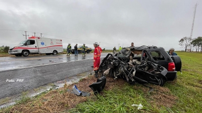 Motorista morre ao bater carro contra caminhão na BR-153 