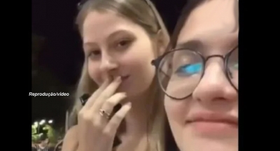 Deboche de universitárias contra colega de 40 anos repercute no Brasil