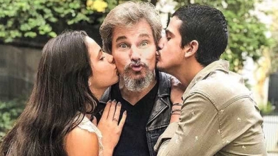 Edson Celulari ganha beijo duplo dos filhos, Enzo e Sophia