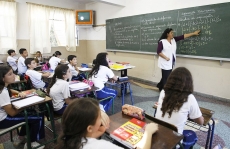 Educação: 9 em 10 alunos                 chegam a ensino médio sem saber o que deveriam, diz estudo