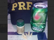 Caminhoneiro flagrado com drogas na BR-153. Ele estava fumando crack enquanto dirigia