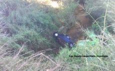 Mariliense cai com carro em ribanceira de 30 metros 