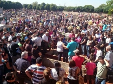 TRISTEZA: vítimas do acidente com estudantes são enterradas