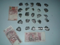 Adolescente com maconha          é surpreendida pela PM