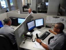 Criança engasgada            é salva por atendente do 190