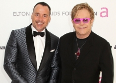 Elton John vai se casar          no domingo na Inglaterra