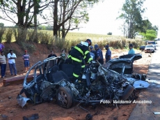 Acidente mata casal e fere 3        pessoas