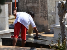 Melhorias em cemitérios               . É o dia de Finados