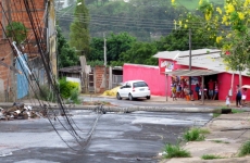 Queda de poste em via pública 