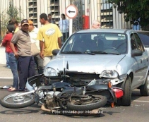 Acidente no centro da cidade   mobiliza Corpo de Bombeiros