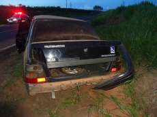 Homem escapa de capotamento              com ferimentos leves