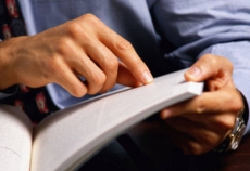 Empresa paga R$ 100 por cada   livro que seus funcionários lerem