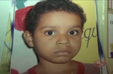 Mãe chicoteia filho de 7 anos até a morte
