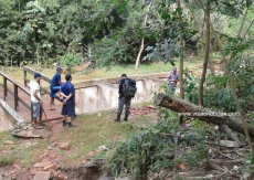 Bombeiros encerram buscas por mulher arrastada