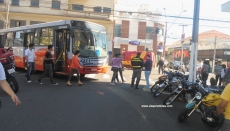 Aposentada quase é atropelada no centro