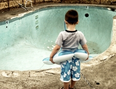 Criança de dois anos afogada            : alerta aos pais