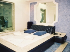 Primeiro motel do Brasil                      fingia ser clube para despistar ditadura militar