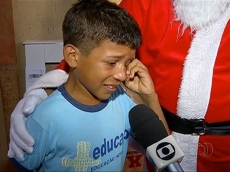 Natal: menino ganha cama        de presente do Papai Noel