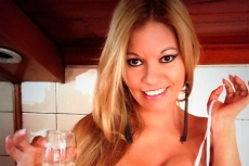 Chilena promete muito sexo       se Brasil for derrotado