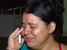 Mãe joga bebê de 3 meses                        no chão