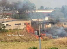 Seca: fogo ameaça empresas         : flagrante do internauta