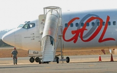 CALOR: passageiros de avião              passam mal por falta de ar-condicionado