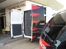 Embaixo da cama: ladrão                                                        é preso