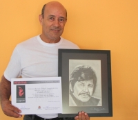 Prêmio para artista mariliense            Artista mariliense                    recebe prêmio de Belas Artes