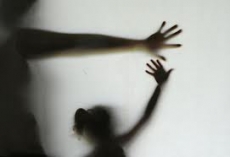 Jovem é estuprada por 10           homens na região