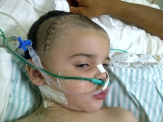 Criança sofre acidente: campanha mobiliza cidade