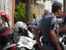 Moto furtada é localizada                  pela PM