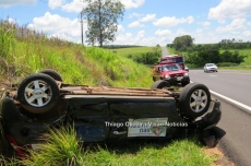 Duplo capotamento na SP-294             deixa 6 pessoas feridas 