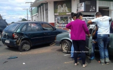 Acidente bloqueia trânsito                                    na                                                        Sampaio Vidal