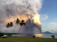 Erupção do Monte Tavurvur          em Papua-Nova Guiné