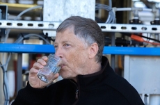 Água extraída de fezes humanas