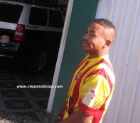 Pai joga criança de três meses no chão