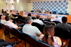 ÁGUA: Prefeito assina autorização para perfurar três novos poços 