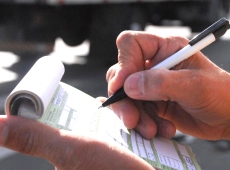 Ultrapassagem: multa pesada             e para racha também