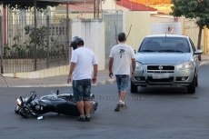 Acidente de trânsito com moto              deixe                   motociclista ferido