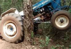 Homem morre em acidente                                com trator