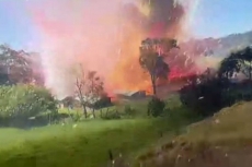 Depósito de fogos explode 