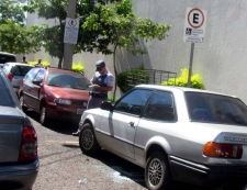 Polícia localiza veículos                                                   furtados em Marília