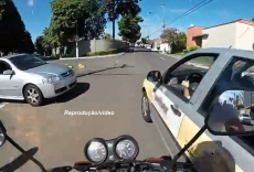 Rapaz filma o seu primeiro acidente de moto