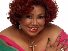 Cantora Alcione passa mal                   e é retirada de avião