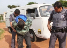 Sequestro relâmpago: prisão             . Dupla assalta carga de cigarros