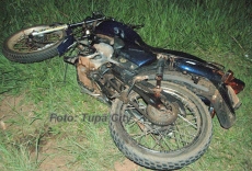Acidente: motorista foge               e motociclista morre