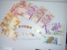 DINHEIRO DO TRÁFICO              : rapaz é preso pela PM